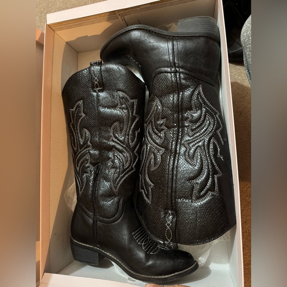 Fall / Winter Cowboy Boots - Picture 2 of 6